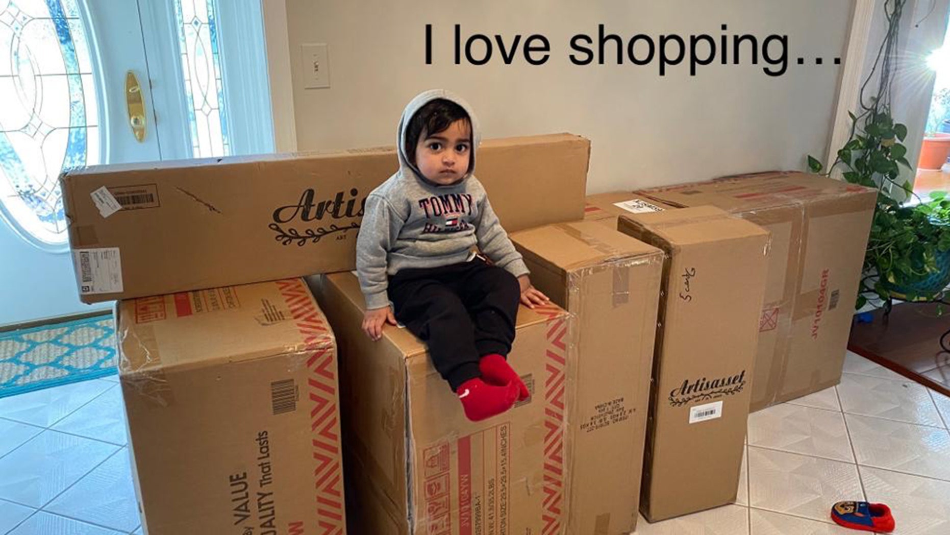 Невыдуманные истории: как малыш купил в дом мебель